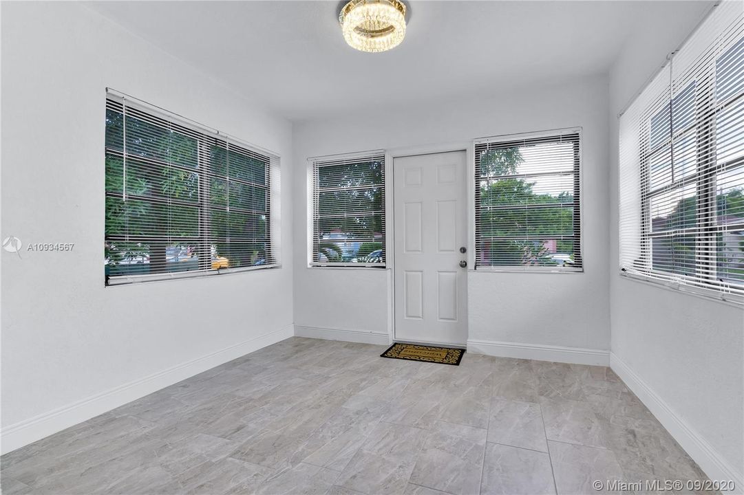 Vendido Recientemente: $359,000 (2 camas, 1 baños, 1250 Pies cuadrados)