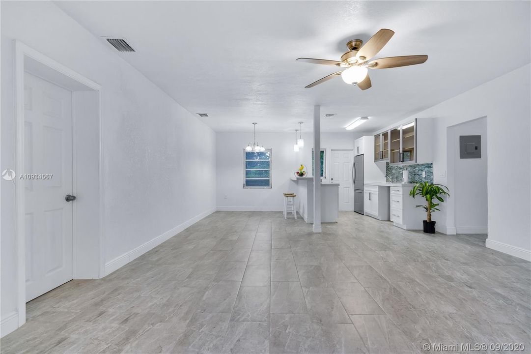 Vendido Recientemente: $359,000 (2 camas, 1 baños, 1250 Pies cuadrados)