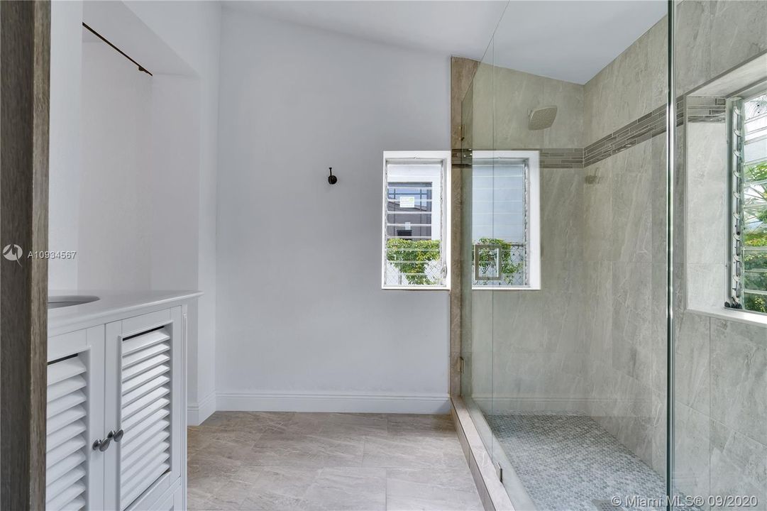Vendido Recientemente: $359,000 (2 camas, 1 baños, 1250 Pies cuadrados)