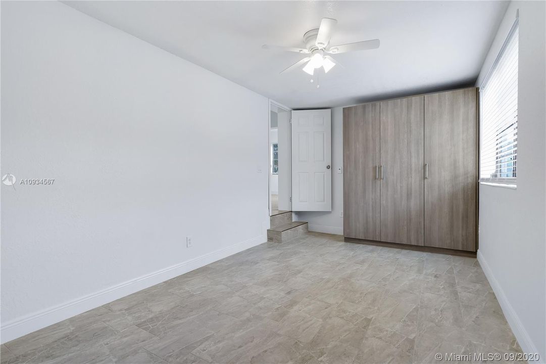 Vendido Recientemente: $359,000 (2 camas, 1 baños, 1250 Pies cuadrados)