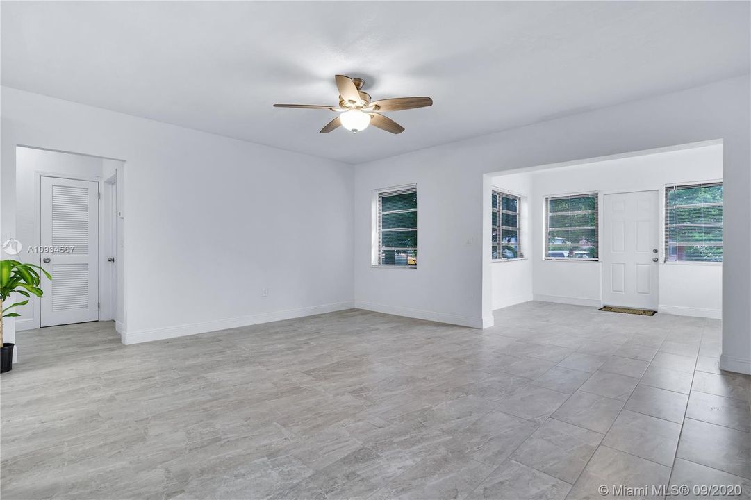 Vendido Recientemente: $359,000 (2 camas, 1 baños, 1250 Pies cuadrados)