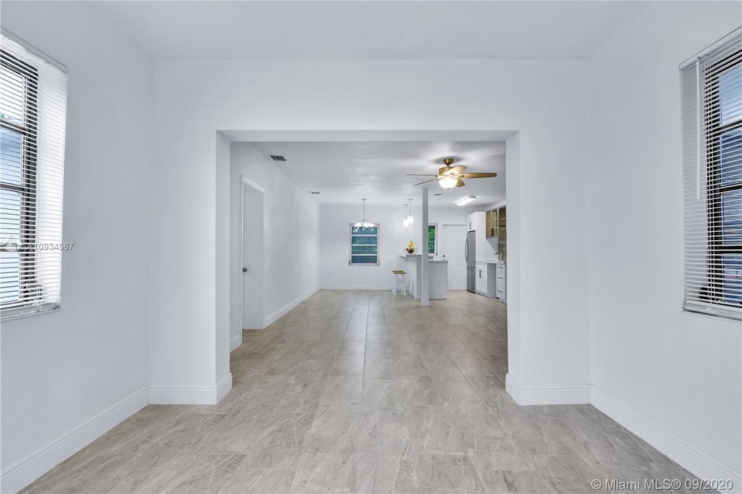 Vendido Recientemente: $359,000 (2 camas, 1 baños, 1250 Pies cuadrados)