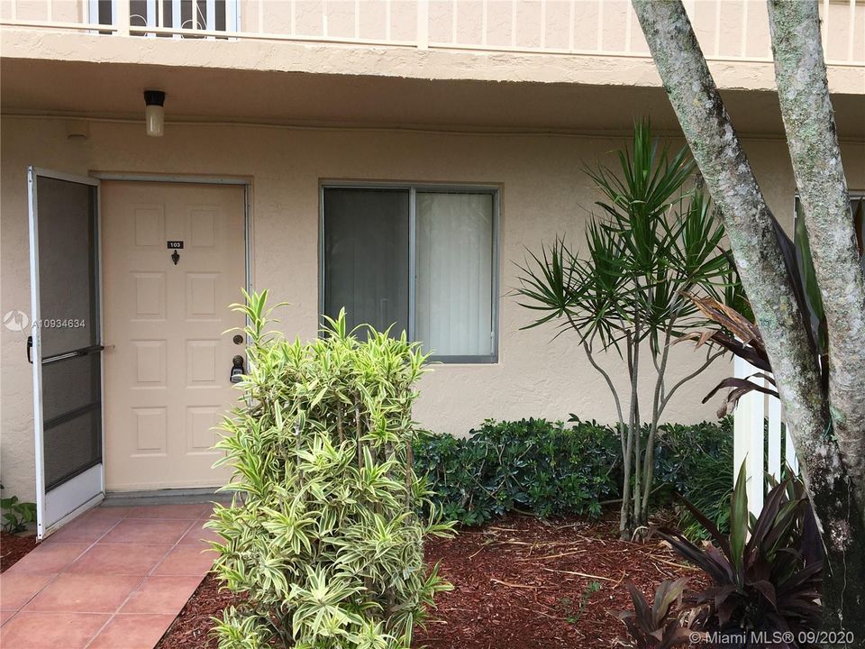 Recently Sold: $125,000 (2 beds, 2 baths, 990 Square Feet)