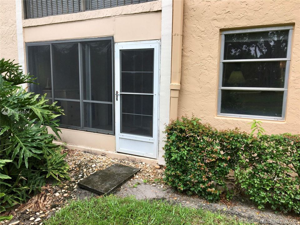 Recently Sold: $125,000 (2 beds, 2 baths, 990 Square Feet)