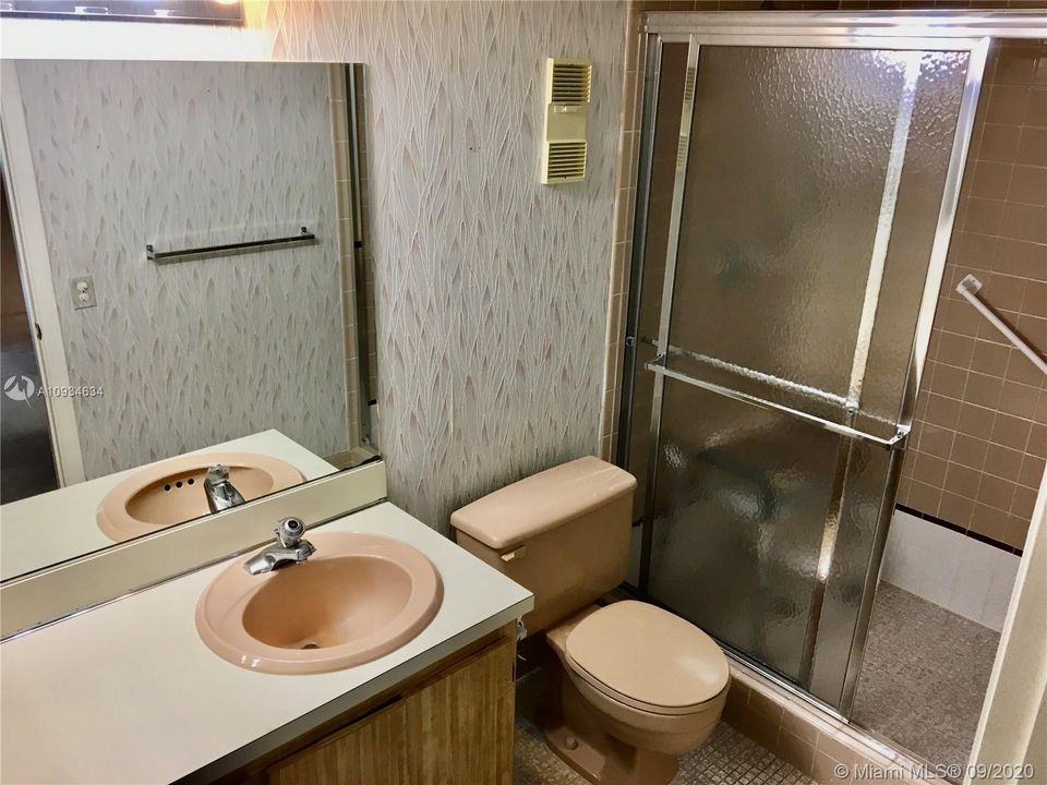 Recently Sold: $125,000 (2 beds, 2 baths, 990 Square Feet)