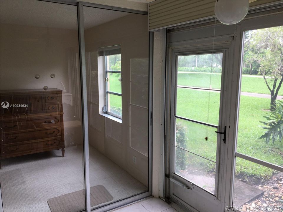 Recently Sold: $125,000 (2 beds, 2 baths, 990 Square Feet)