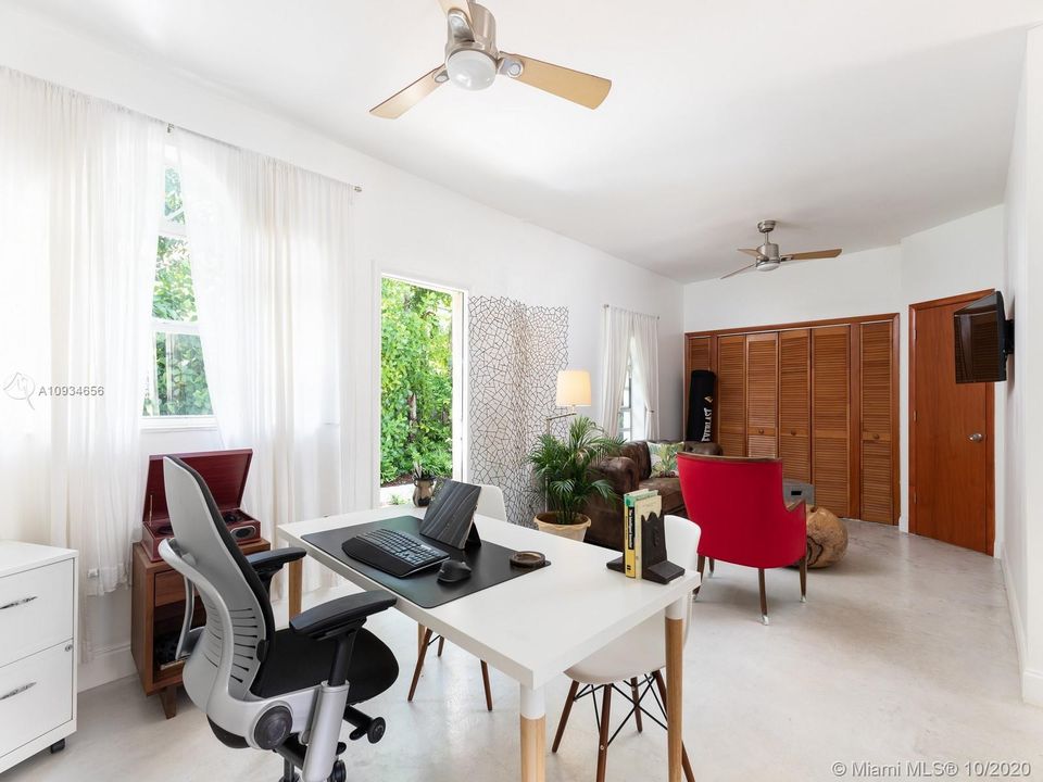 Vendido Recientemente: $1,265,000 (3 camas, 4 baños, 2709 Pies cuadrados)