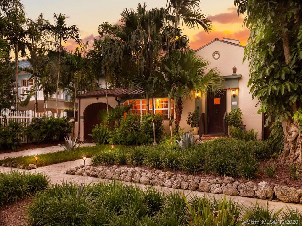 Vendido Recientemente: $1,265,000 (3 camas, 4 baños, 2709 Pies cuadrados)