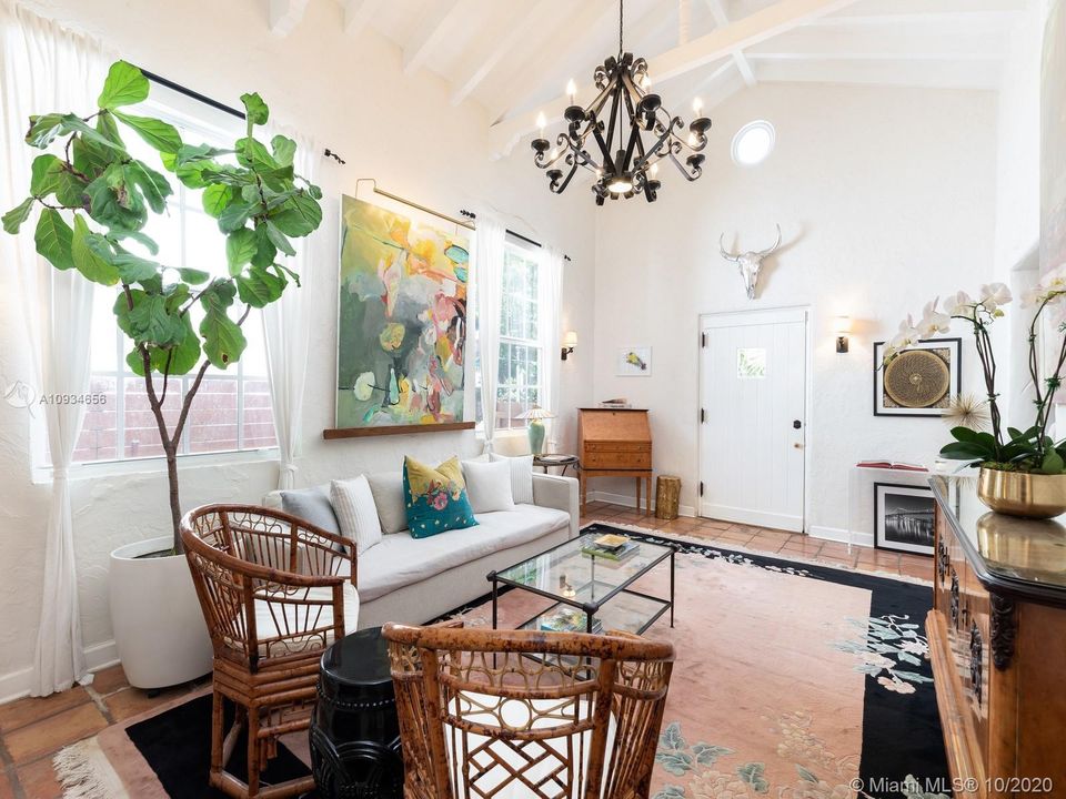Vendido Recientemente: $1,265,000 (3 camas, 4 baños, 2709 Pies cuadrados)