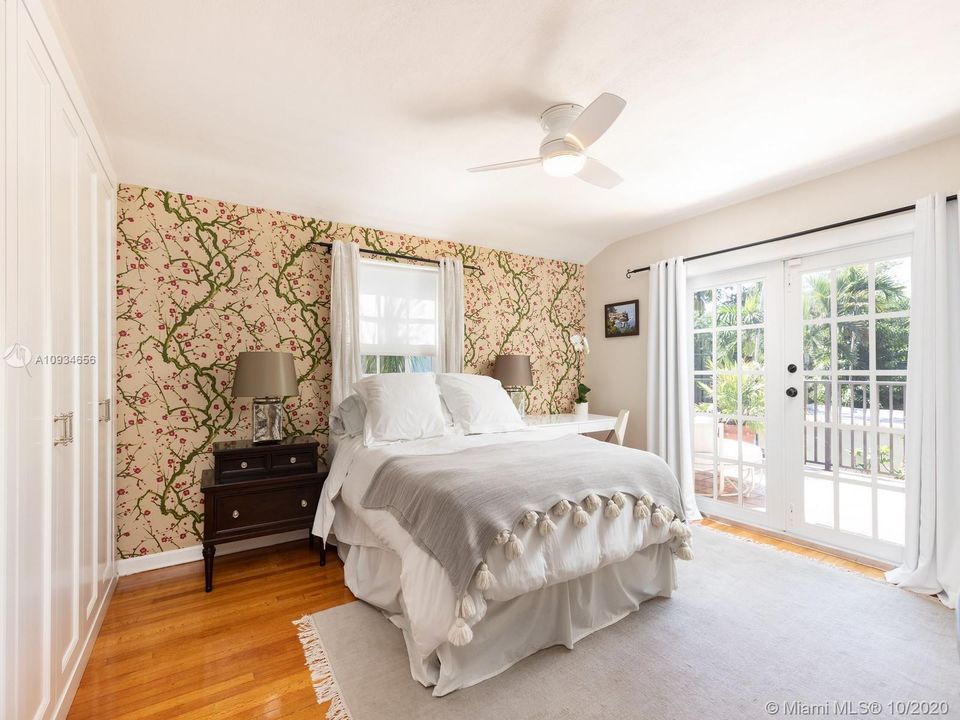 Vendido Recientemente: $1,265,000 (3 camas, 4 baños, 2709 Pies cuadrados)