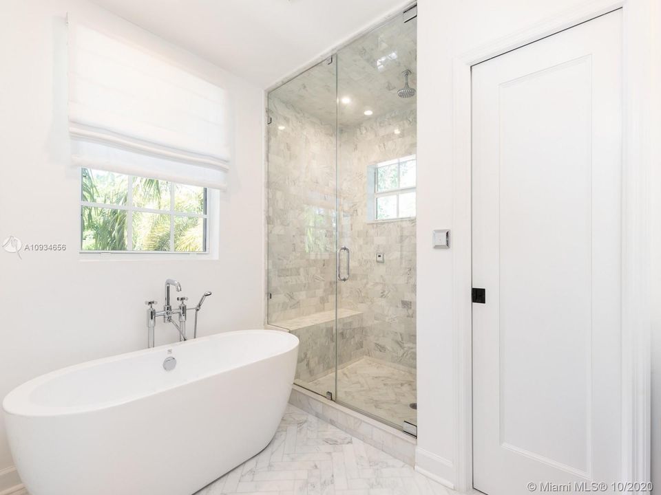 Vendido Recientemente: $1,265,000 (3 camas, 4 baños, 2709 Pies cuadrados)
