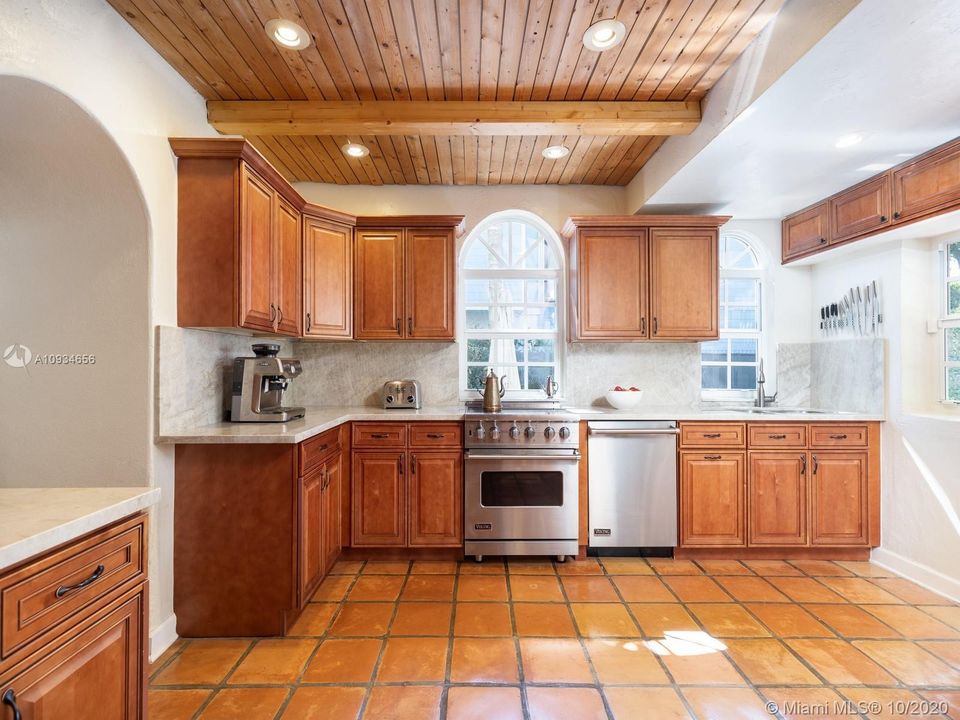 Vendido Recientemente: $1,265,000 (3 camas, 4 baños, 2709 Pies cuadrados)
