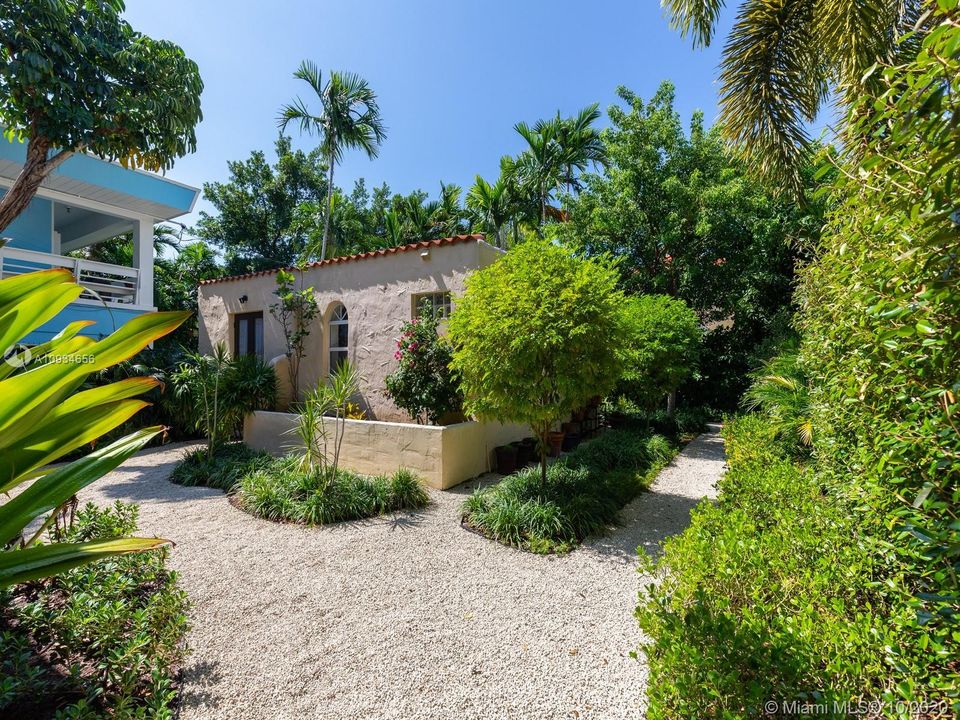 Vendido Recientemente: $1,265,000 (3 camas, 4 baños, 2709 Pies cuadrados)