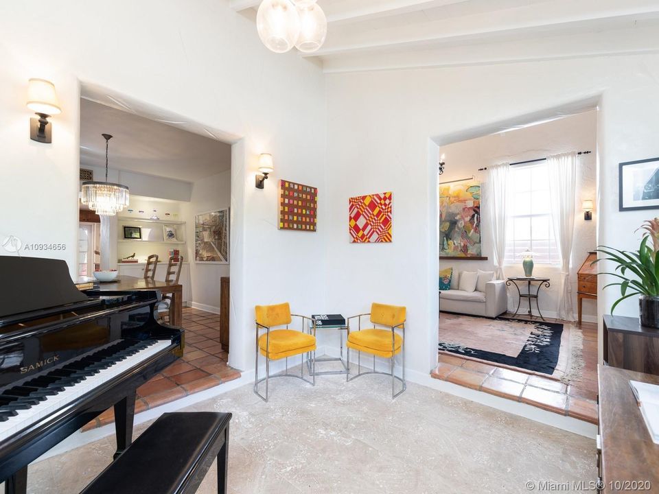 Vendido Recientemente: $1,265,000 (3 camas, 4 baños, 2709 Pies cuadrados)