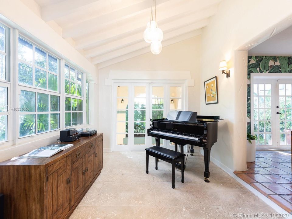 Vendido Recientemente: $1,265,000 (3 camas, 4 baños, 2709 Pies cuadrados)