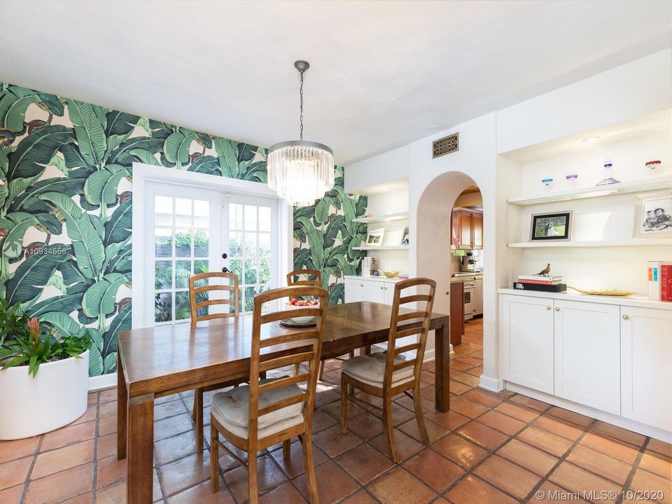 Vendido Recientemente: $1,265,000 (3 camas, 4 baños, 2709 Pies cuadrados)