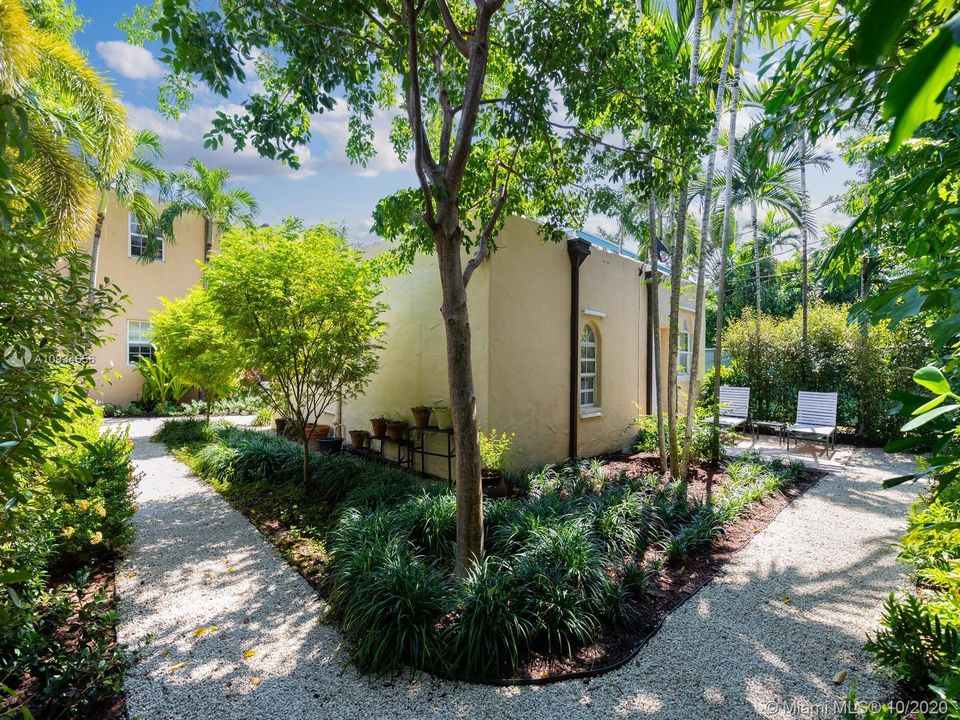 Vendido Recientemente: $1,265,000 (3 camas, 4 baños, 2709 Pies cuadrados)