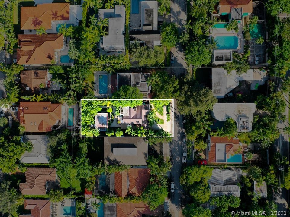 Vendido Recientemente: $1,265,000 (3 camas, 4 baños, 2709 Pies cuadrados)