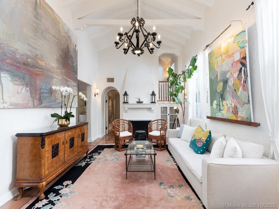 Vendido Recientemente: $1,265,000 (3 camas, 4 baños, 2709 Pies cuadrados)