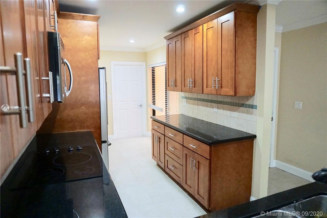 Недавно продано: $399,000 (3 спален, 2 ванн, 1492 Квадратных фут)