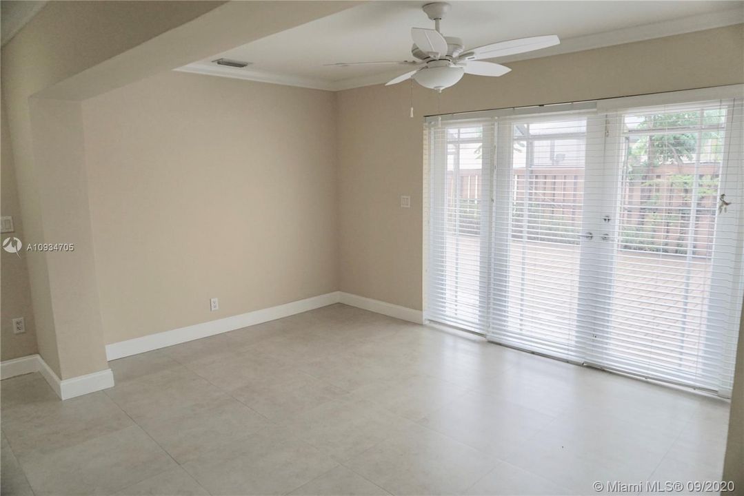 EXTENDED LIVING ROOM IDEAL FOR PIANO ROOM, LIBRARY, OFFICE....