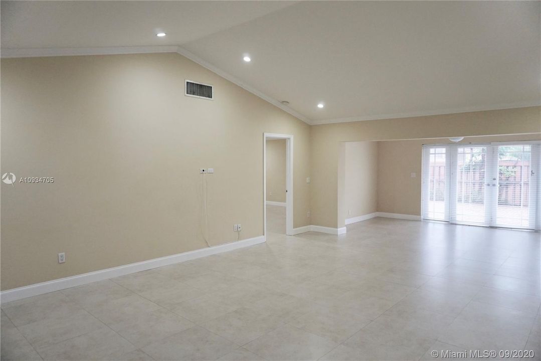 LIVING DINING COMMON AREAS FEATURING HIGH VAULTED CEILINGS