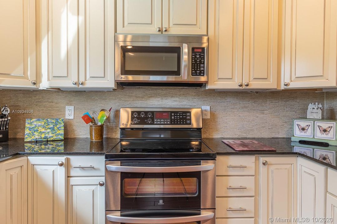 最近售出: $569,000 (4 贝兹, 2 浴室, 2531 平方英尺)