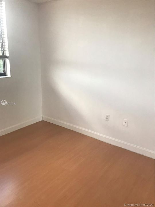 Recently Rented: $1,300 (1 beds, 1 baths, 734 Square Feet)