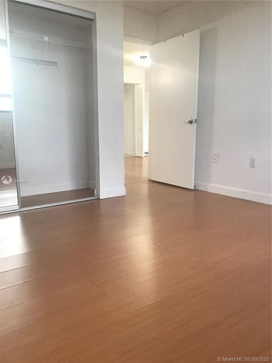 Recently Rented: $1,300 (1 beds, 1 baths, 734 Square Feet)