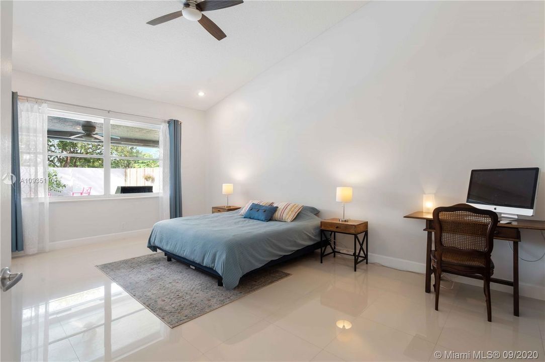 Primary bedroom with views of the backyard and high ceilings which allow excellent airflow and provide a larger scale of space