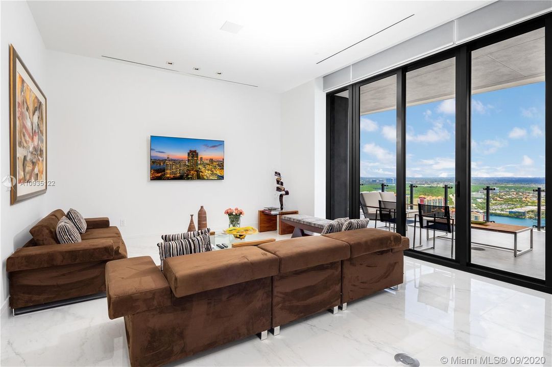 Recientemente alquilado: $12,500 (2 camas, 2 baños, 2042 Pies cuadrados)