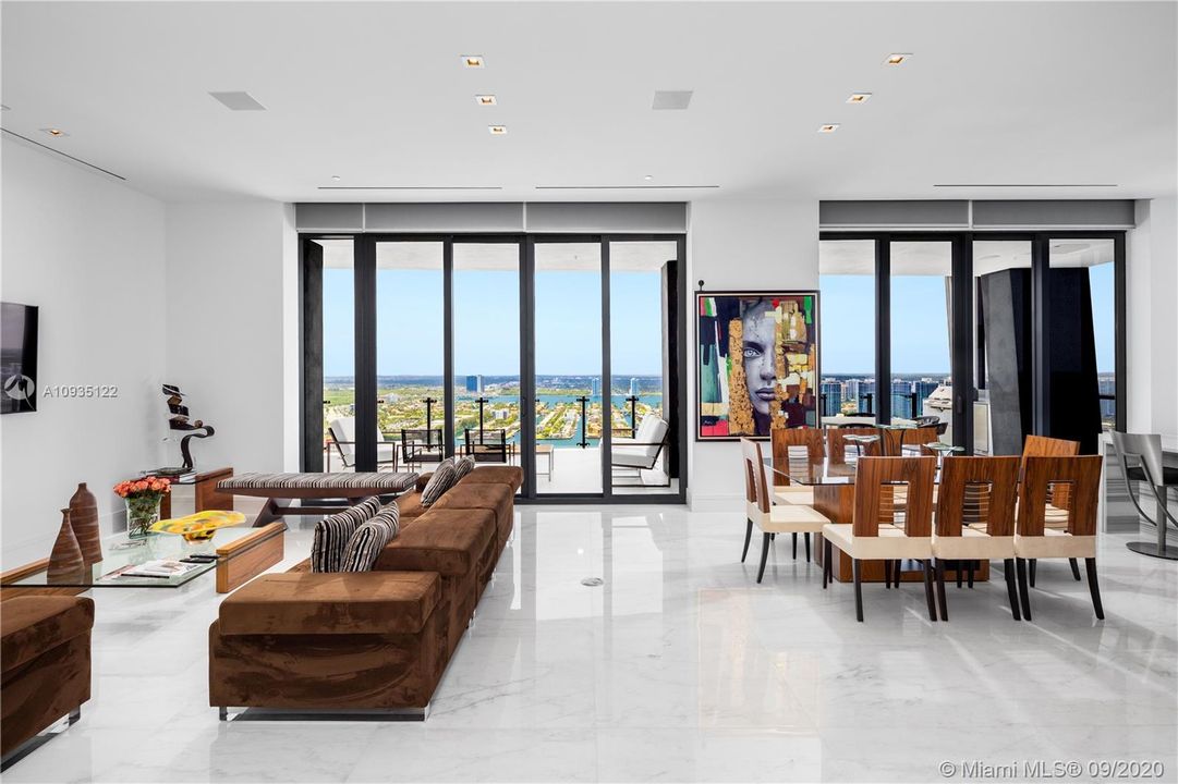 Recientemente alquilado: $12,500 (2 camas, 2 baños, 2042 Pies cuadrados)