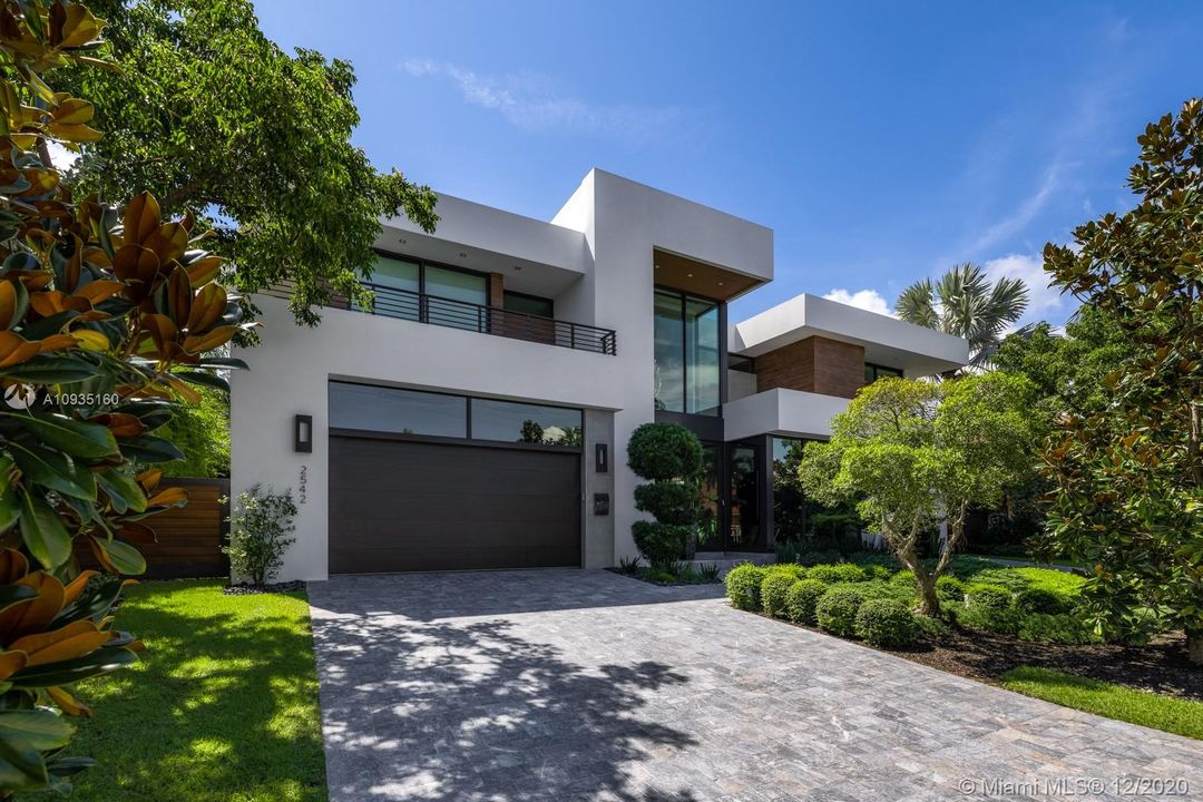 Recently Sold: $7,349,000 (6 beds, 6 baths, 7320 Square Feet)