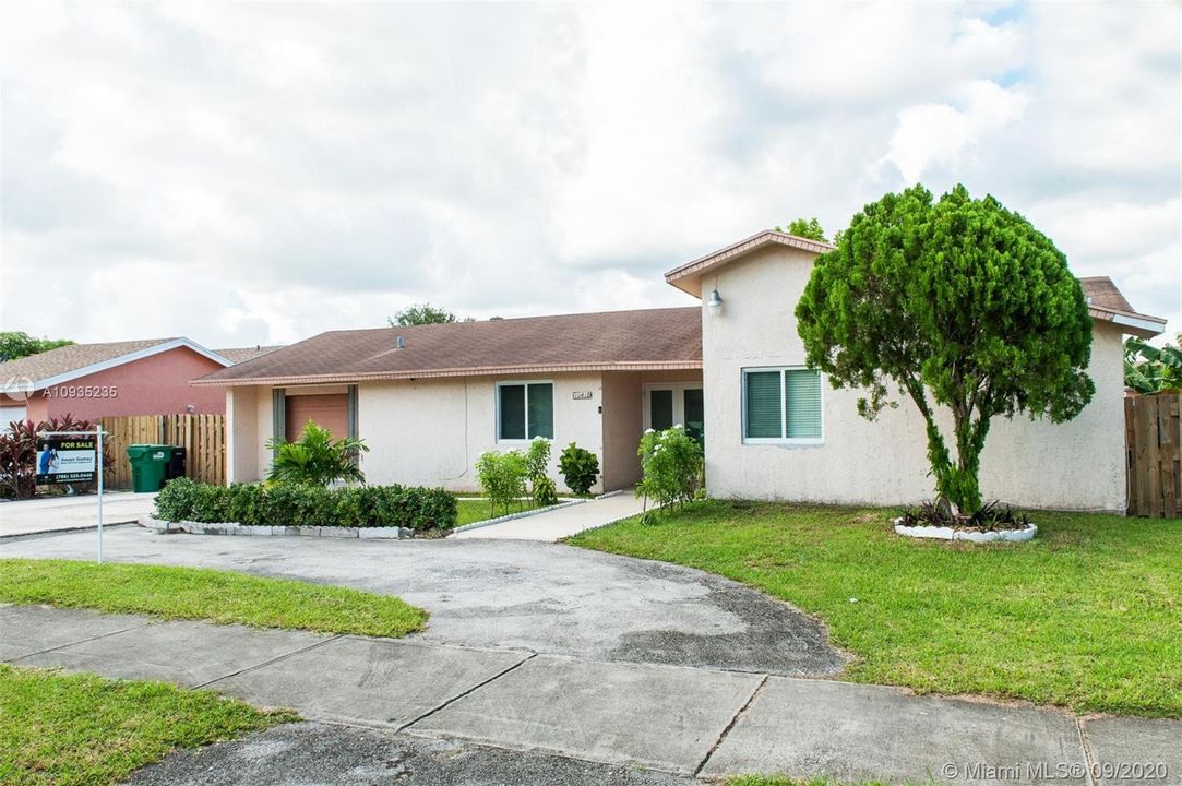 Recently Sold: $339,000 (3 beds, 2 baths, 1746 Square Feet)