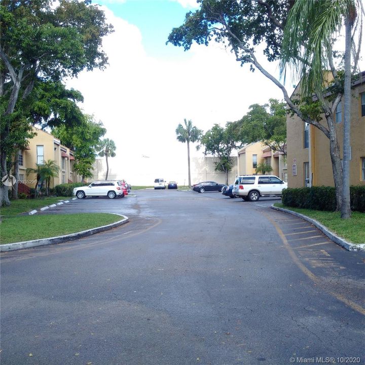 Recently Rented: $1,700 (3 beds, 2 baths, 1167 Square Feet)