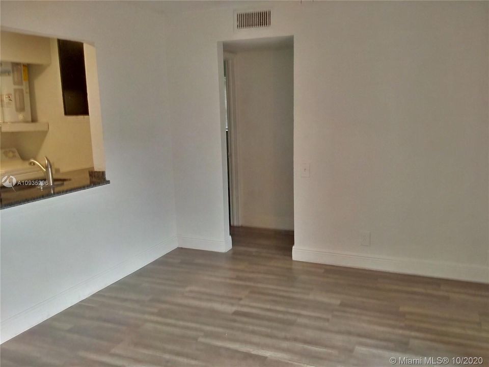 Recently Rented: $1,700 (3 beds, 2 baths, 1167 Square Feet)