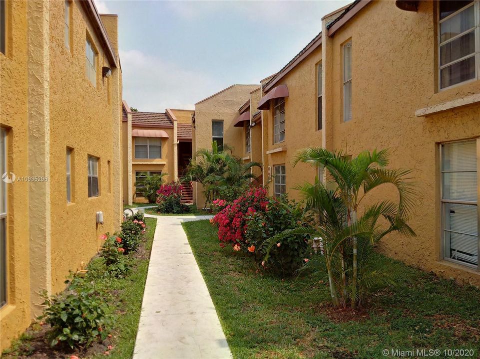 Recently Rented: $1,700 (3 beds, 2 baths, 1167 Square Feet)