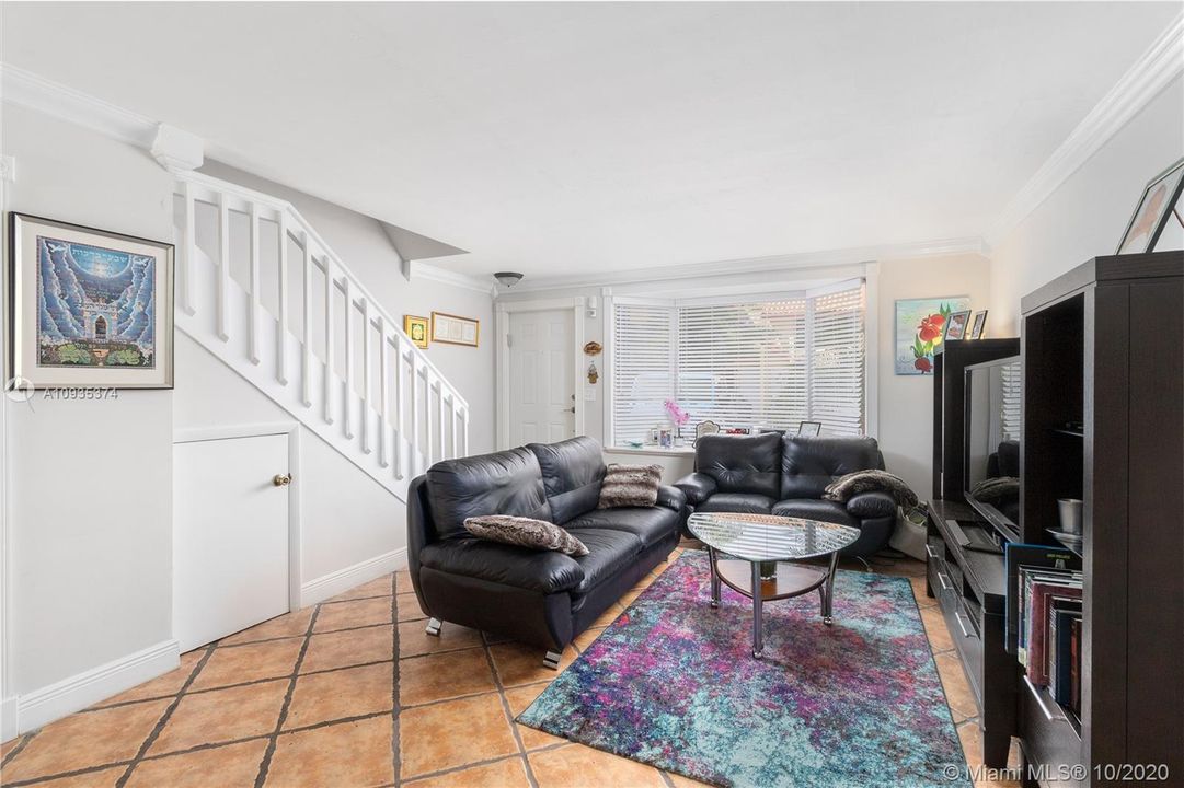 Recently Sold: $304,000 (2 beds, 1 baths, 1152 Square Feet)