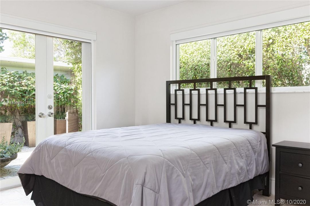 Recently Rented: $9,900 (3 beds, 4 baths, 2644 Square Feet)