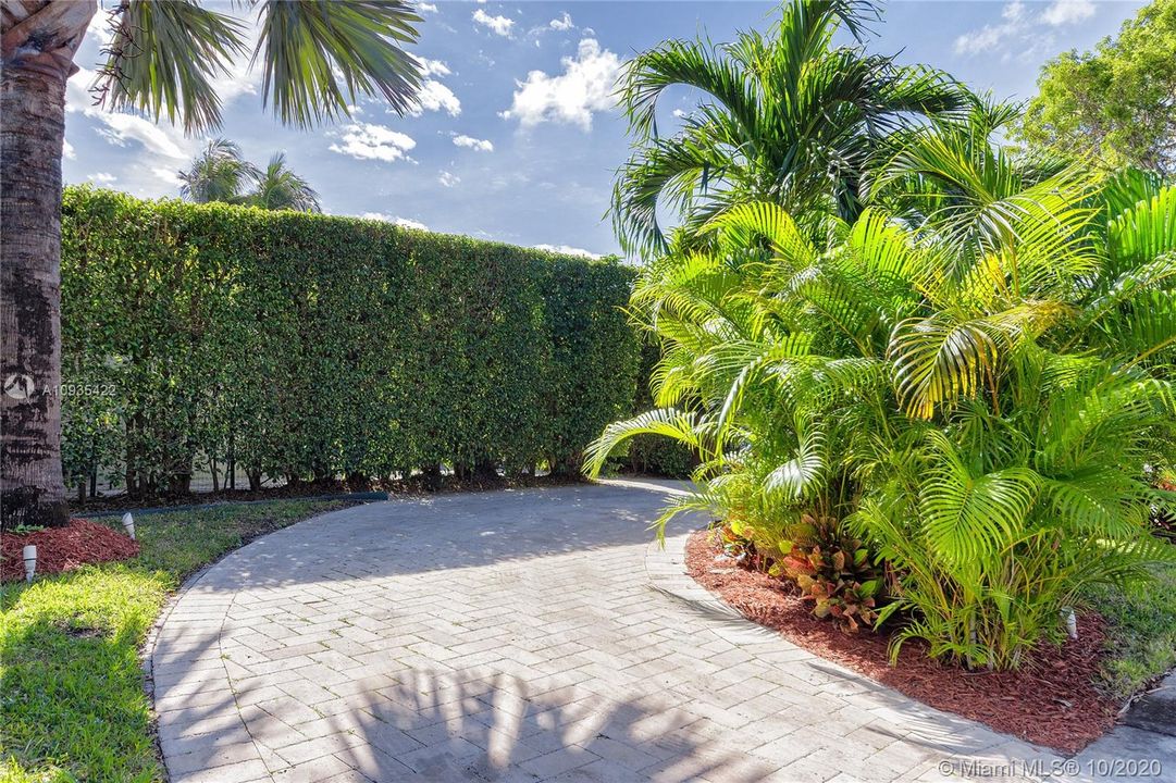 Recently Rented: $9,900 (3 beds, 4 baths, 2644 Square Feet)