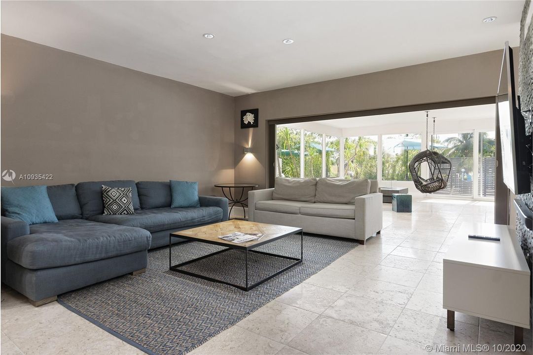Recently Rented: $9,900 (3 beds, 4 baths, 2644 Square Feet)