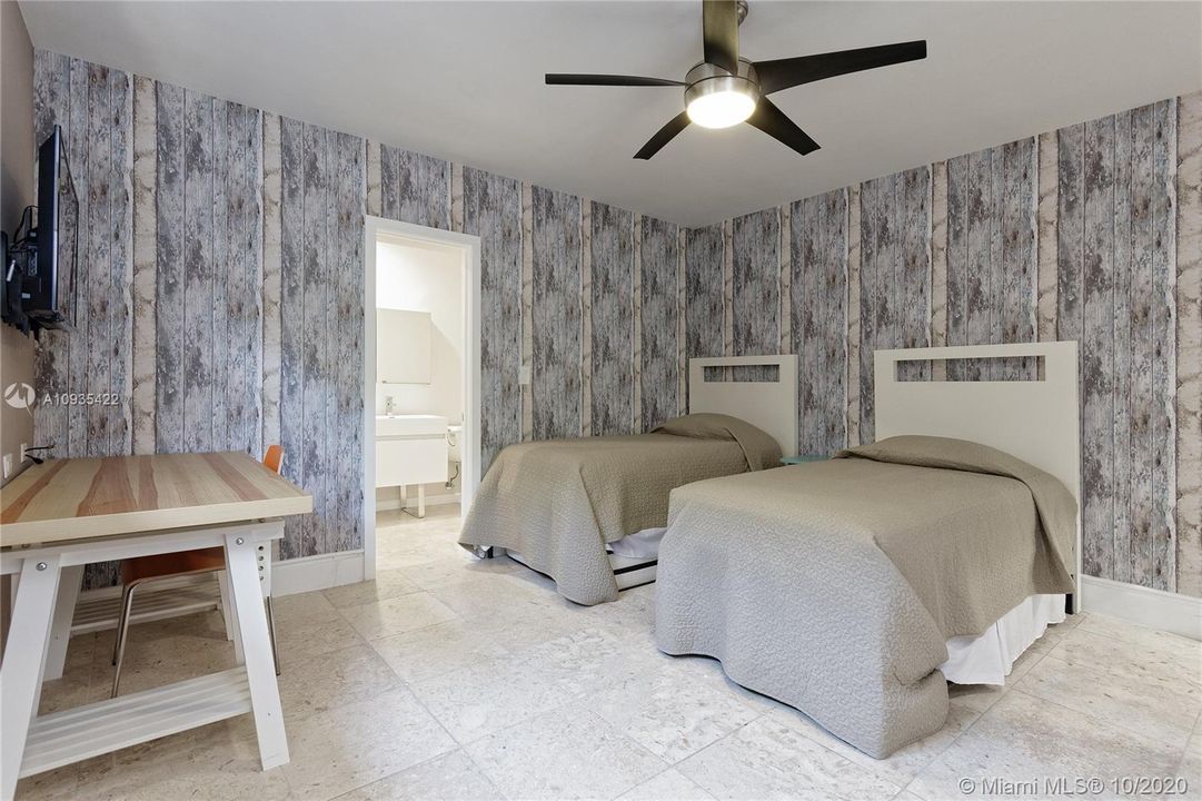 Recently Rented: $9,900 (3 beds, 4 baths, 2644 Square Feet)