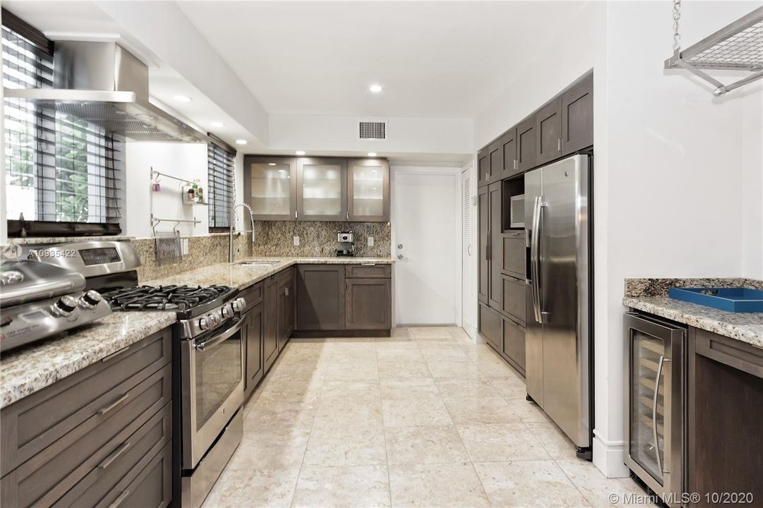 Recently Rented: $9,900 (3 beds, 4 baths, 2644 Square Feet)