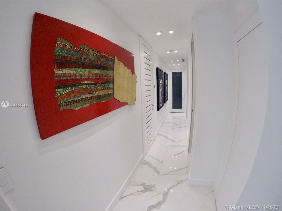 最近售出: $1,634,900 (6 贝兹, 5 浴室, 3584 平方英尺)