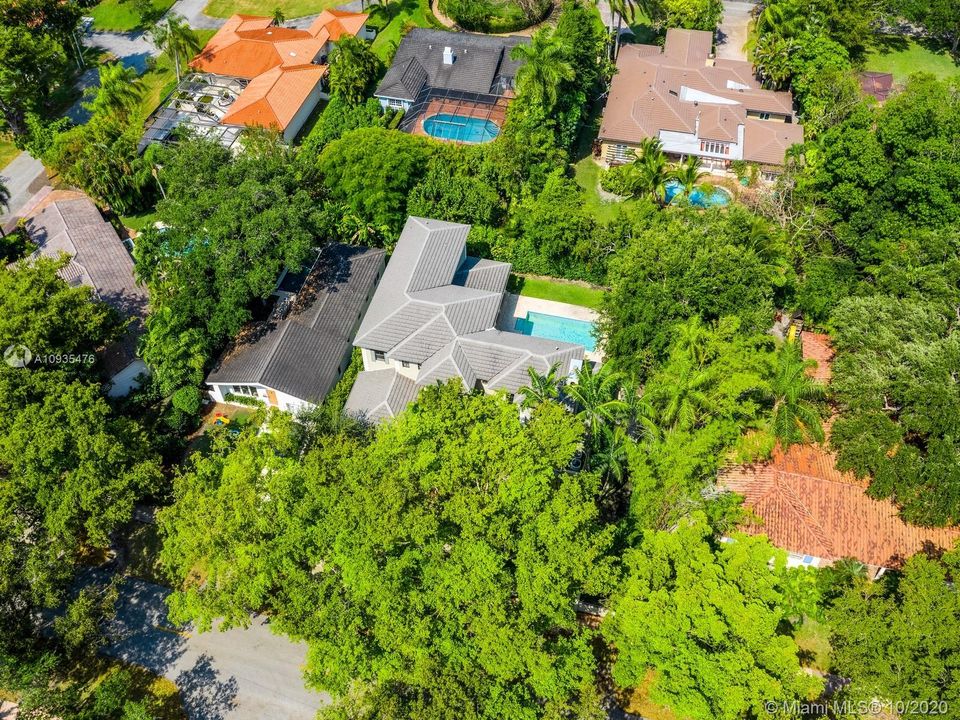 Недавно продано: $2,125,000 (6 спален, 6 ванн, 4048 Квадратных фут)