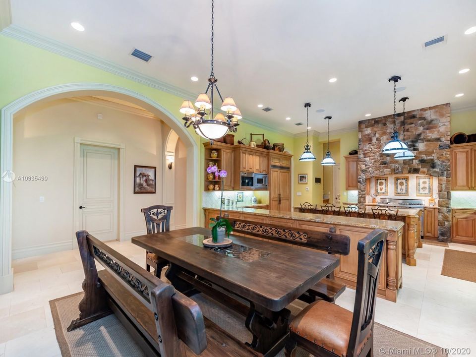 Vendido Recientemente: $4,395,000 (7 camas, 7 baños, 9223 Pies cuadrados)
