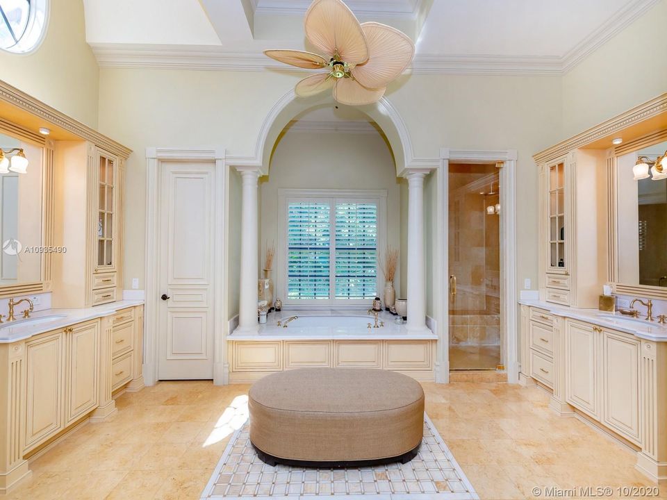 Vendido Recientemente: $4,395,000 (7 camas, 7 baños, 9223 Pies cuadrados)