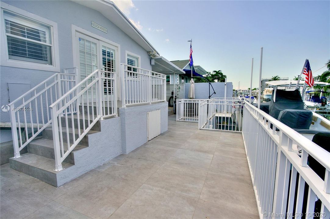 Deck facing left