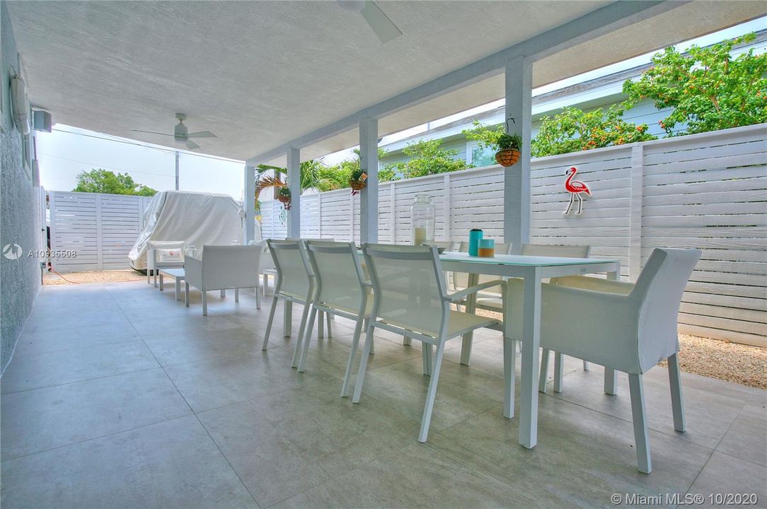 Lanai - room for all your family
