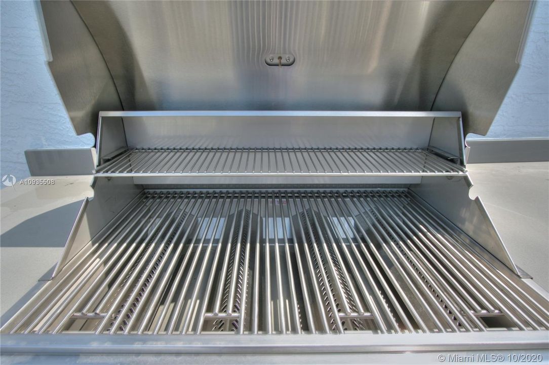 Outdoor kitchen - never been used